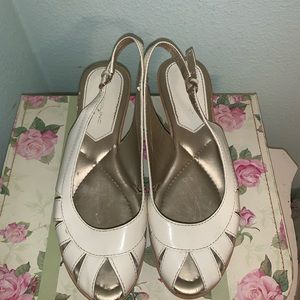 Cream bandolino wedges